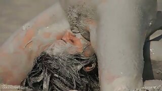 لطيف في سن المراهقة غال تيرا النرد مص العصير الديك من خلال سكس محارم مترجم عربي المليون